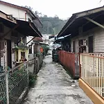 Wogoxette Upstairs, A Private Kampung Stay In Cameron Highlands