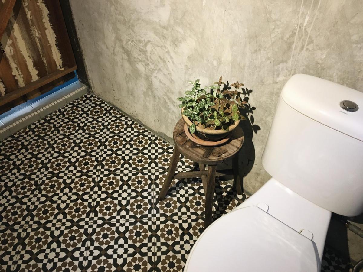 Wogoxette Upstairs, A Private Kampung In
